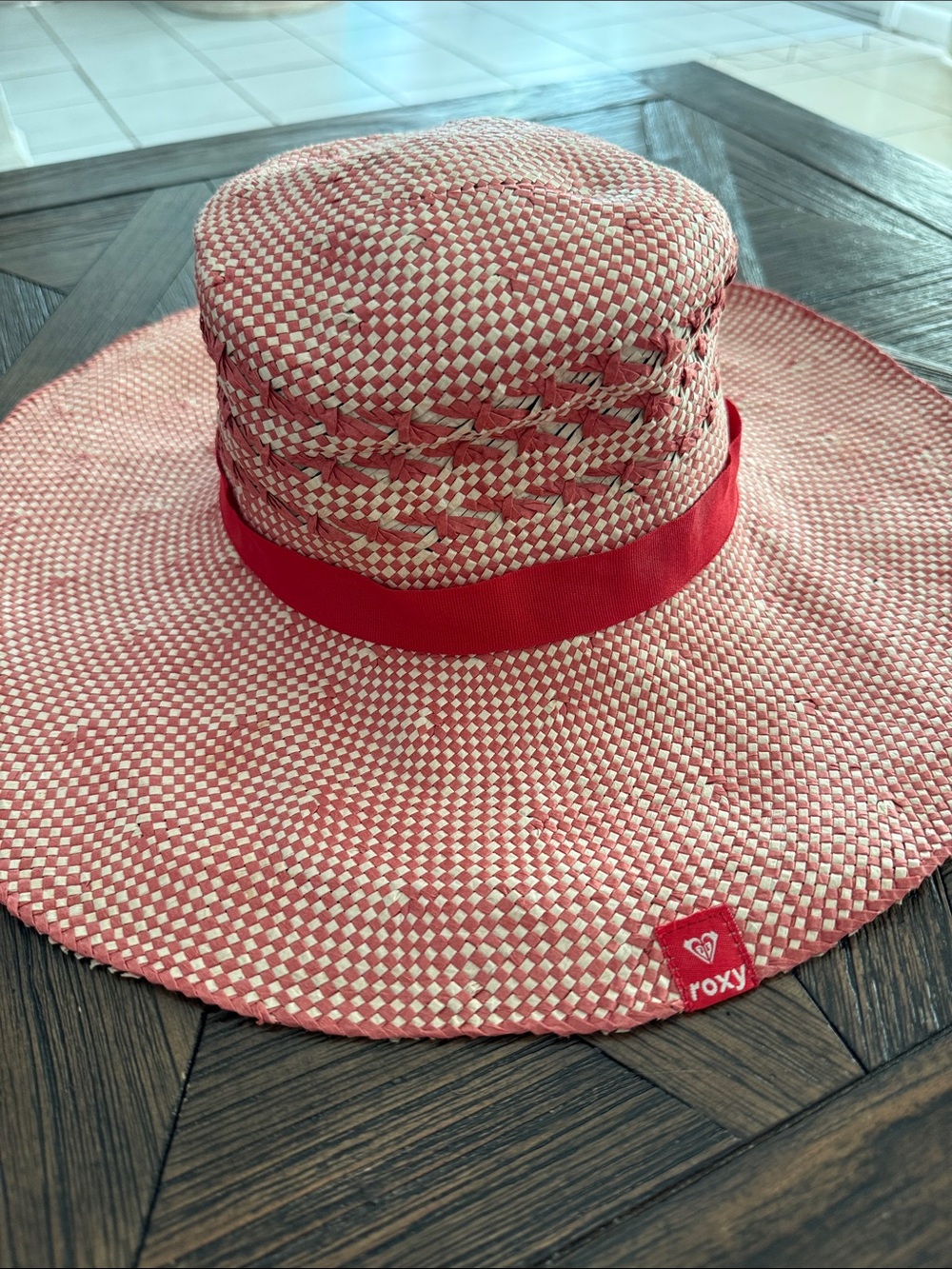 Roxy Raffia Cloche Hat Red Band Woven Floppy Sun Hat Boho Beach Style - Picture 2 of 5